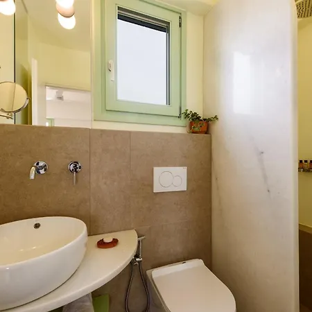 Plioni With Private Pool & With Hot Tub Vila